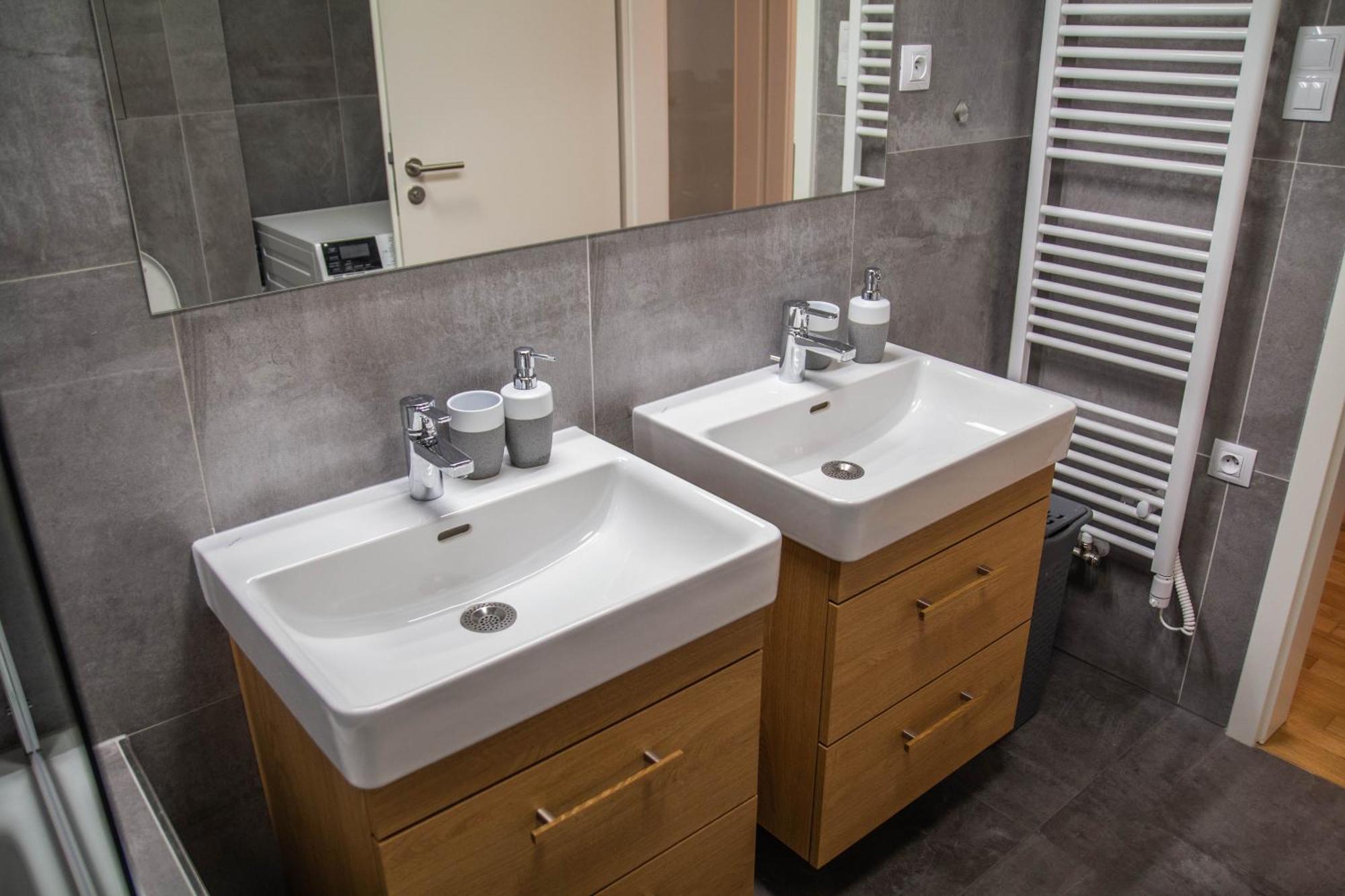 Appartement Newly Built With Balcony, Ac And Free Indoor Garage Prague