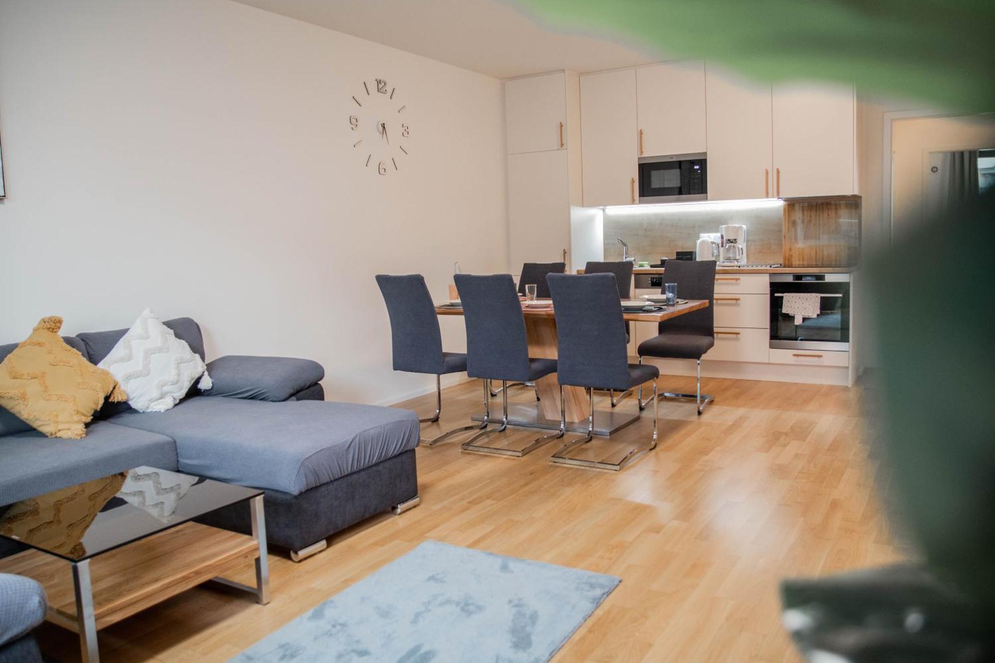 Apartment Newly Built With Balcony, Ac And Free Indoor Garage Prague